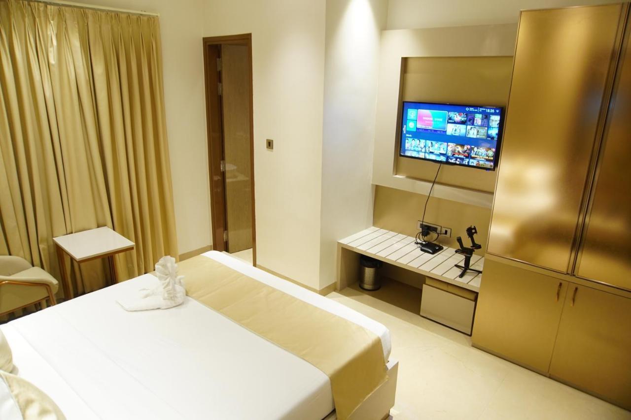 Red Orchid Hotel กานปูร์ ภายนอก รูปภาพ