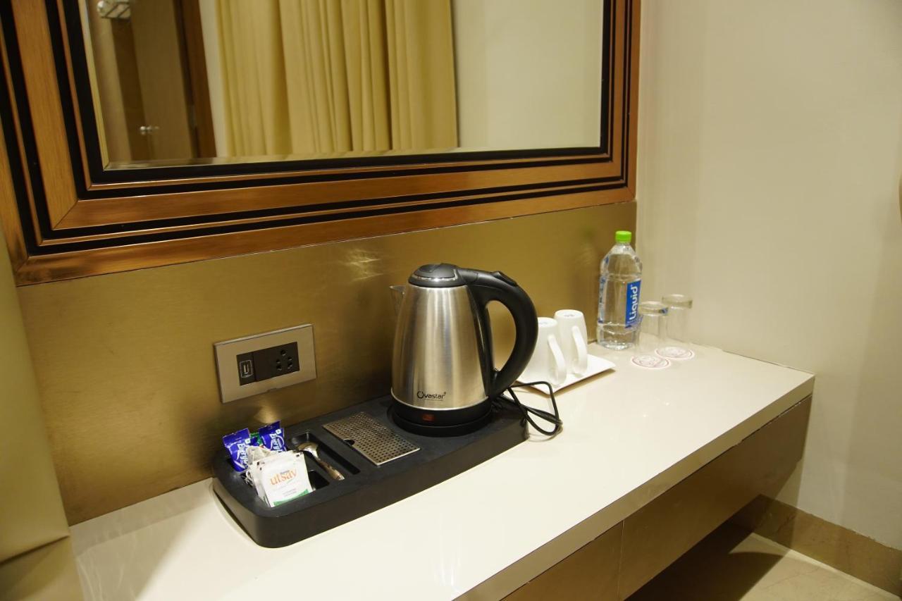 Red Orchid Hotel กานปูร์ ภายนอก รูปภาพ