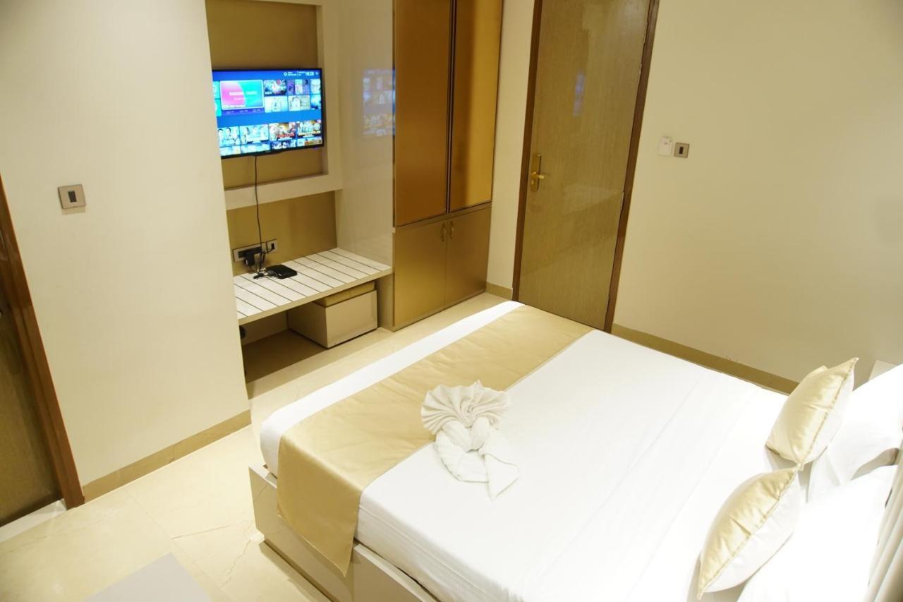 Red Orchid Hotel กานปูร์ ภายนอก รูปภาพ