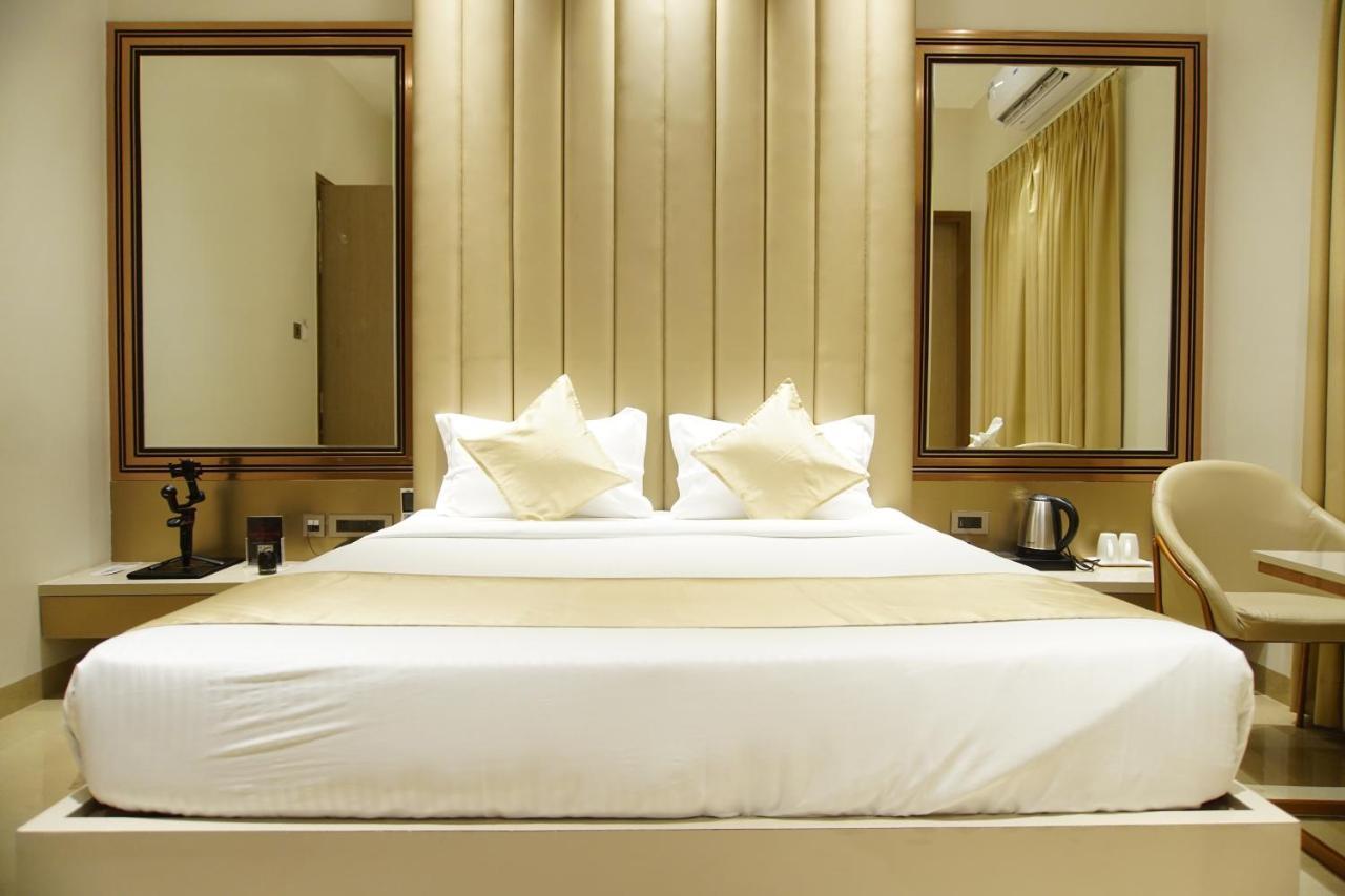 Red Orchid Hotel กานปูร์ ภายนอก รูปภาพ