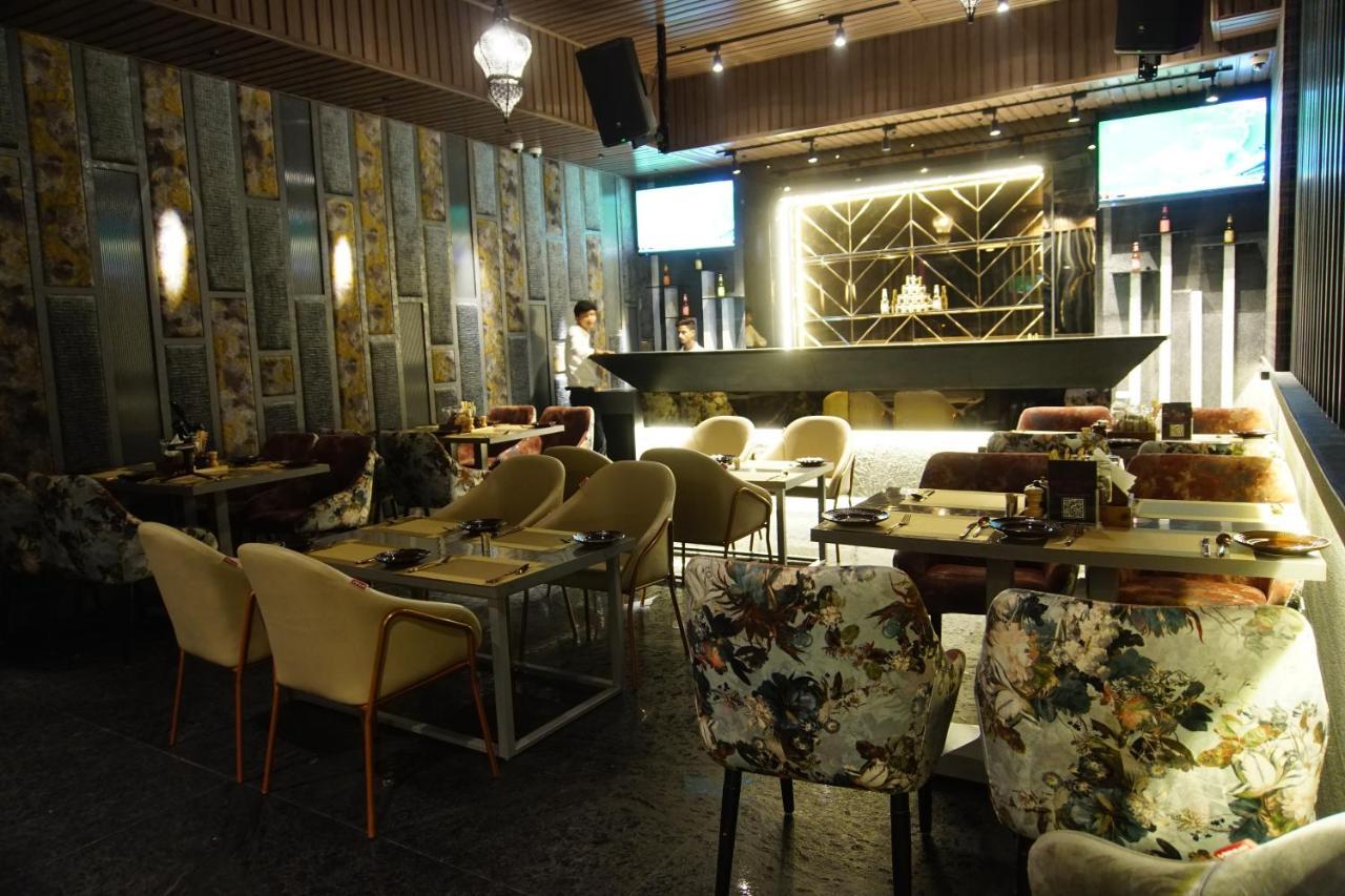 Red Orchid Hotel กานปูร์ ภายนอก รูปภาพ